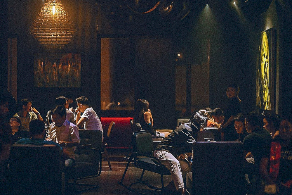 Te Bar offers a cozy speakeasy atmosphere, perfect for savoring handcrafted cocktails and engaging conversations